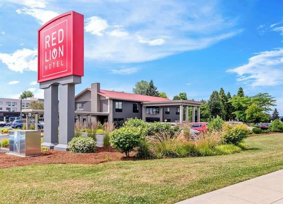 Red Lion Hotel Portland Airport 1