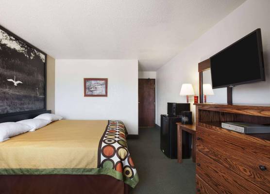 Super 8 by Wyndham Bowling Green 1