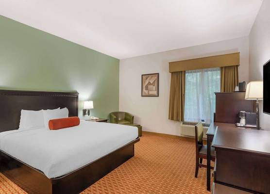 Best Western Plus Hopewell Inn 1