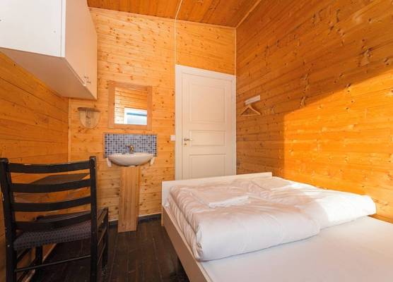 Astra Whale - Waterfront Boutique Hostel in Lofoten 1