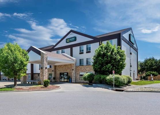 Quality Inn & Suites Manhattan 1