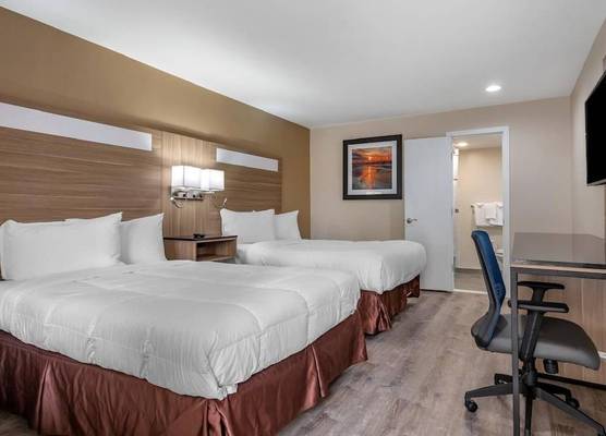 Coastal Inn by Beach and Boardwalk 1