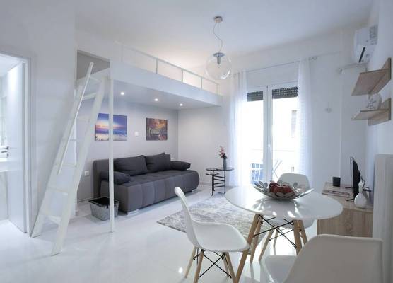 Victoria Square, Cozy and Stylish Apartment 1