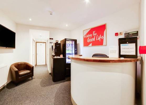 Snooze Hotel 1