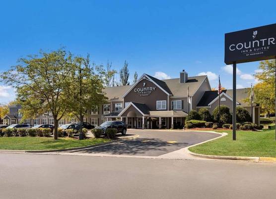 Country Inn & Suites by Radisson, Freeport, IL 1