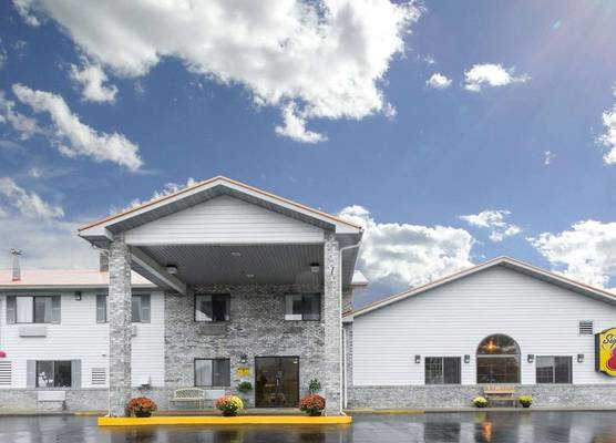 Super 8 by Wyndham Gallipolis Pt Pleasant Area 1