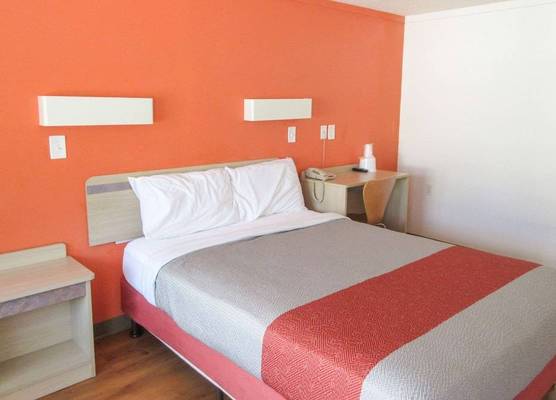Rodeway Inn Altoona Orchard Plaza 1
