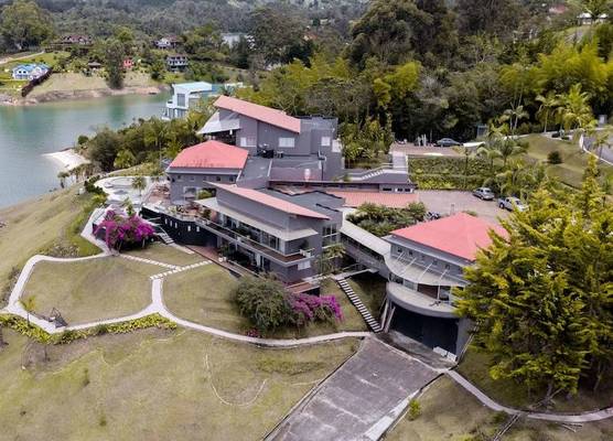 Tau House 1