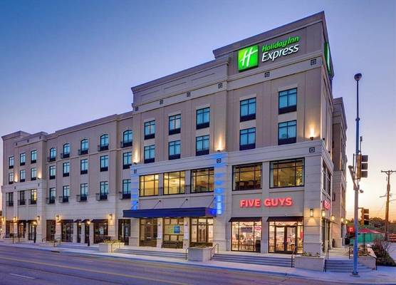 Holiday Inn Express & Suites KANSAS CITY KU MEDICAL CENTER by IHG 1