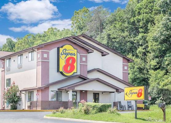 Super 8 by Wyndham Roanoke VA 1