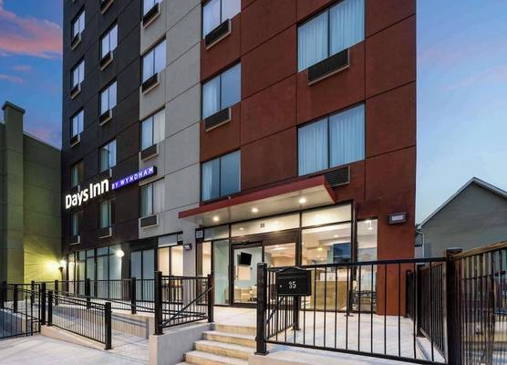 Days Inn by Wyndham Staten Island 1
