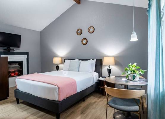 Inn at Haystack Rock 1
