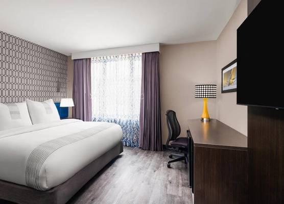 GLō Best Western Bronx NYC 1