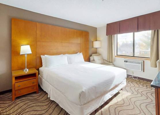 Oscoda Lakeside Hotel 1