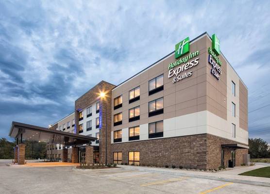Holiday Inn Express & Suites EAST PEORIA - RIVERFRONT by IHG 1