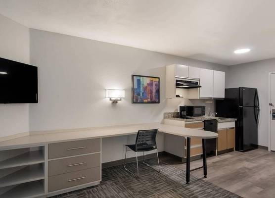MainStay Suites Omaha Old Mill 1