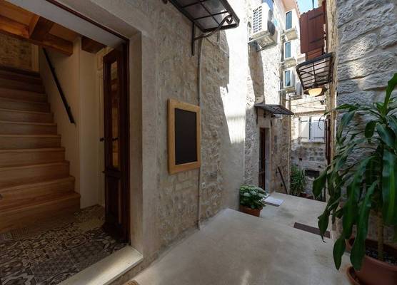 Apartments & Rooms Tiramola - Old Town 1