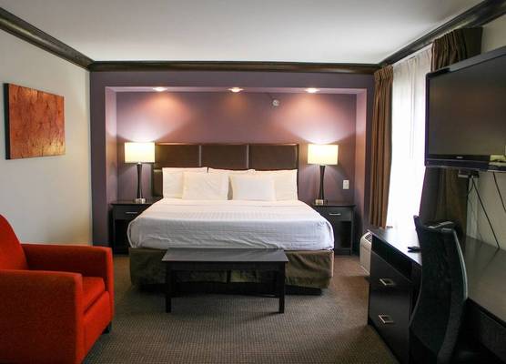 Parkwood Inn & Suites 1