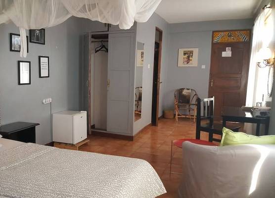 Q2 Bar & Guesthouse 1