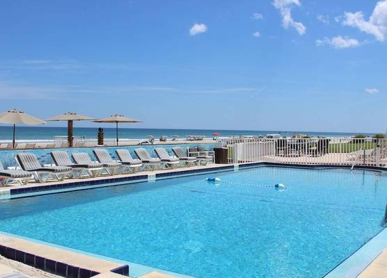 Shoreline Suites & Cabana Cottages – Beachfront 1