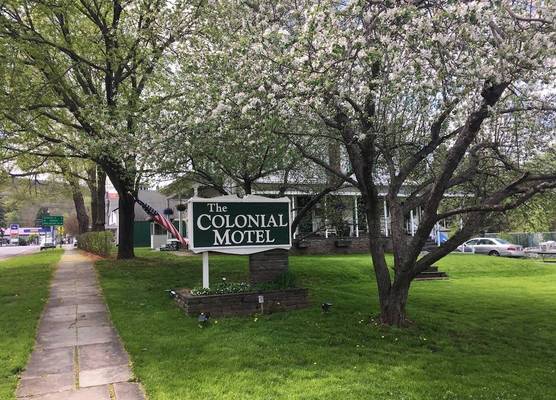 The Colonial Motel 1