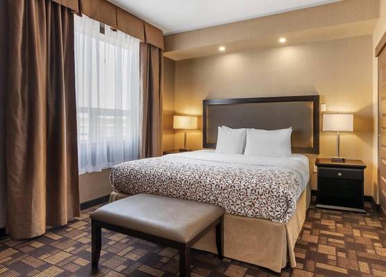Best Western PLUS Fox Creek 1