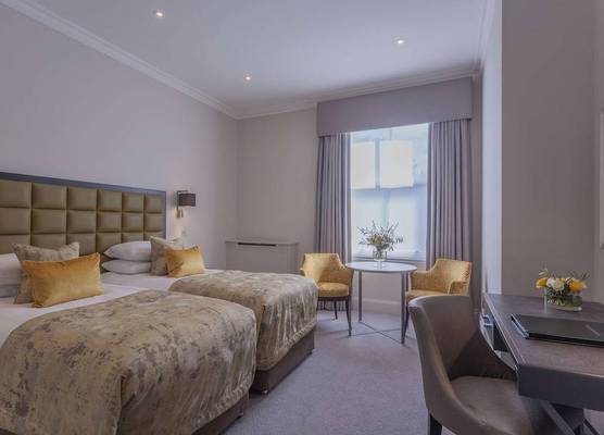 Oatlands Park Hotel 1
