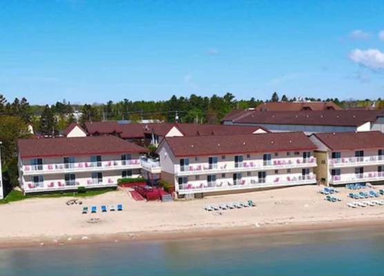 Super 8 Beachfront by Wyndham Mackinaw City, MI 1