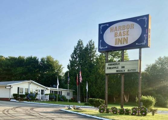 Harbor Base Pineapple Inn 1