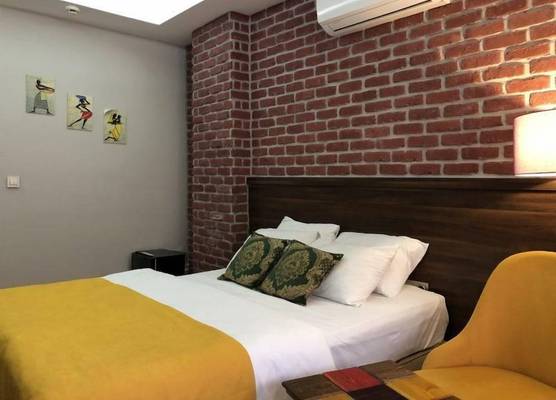 GRAND DELUXE HOTEL 1