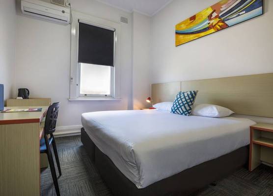 Melton Hotel 1