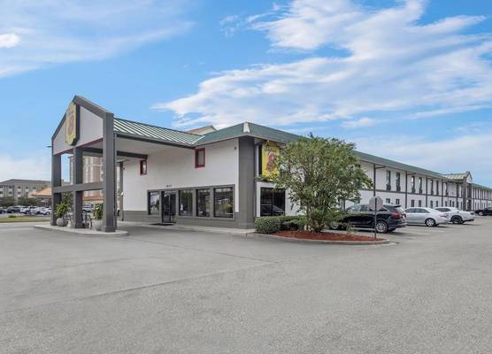 Super 8 by Wyndham Valdosta GA I-75 1