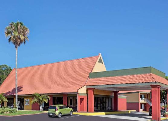 Days Inn by Wyndham Cocoa Cruiseport West At I-95/524 1