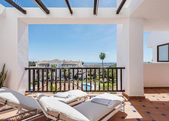 Incredible apartment with sea views and balcony 1