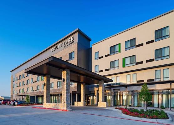 Courtyard Dallas Grand Prairie 1