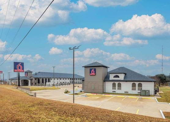 Studio 6 Suites Brenham, TX 1