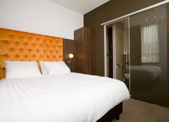 Hotel La Reine 1