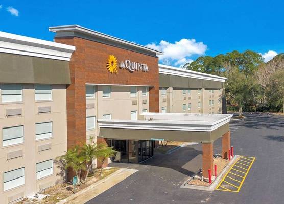 La Quinta Inn & Suites by Wyndham Jacksonville Mandarin 1