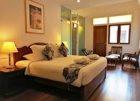 Heeren Straits Hotel 1