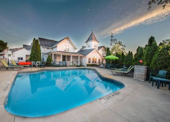OurGuest Inn & Suites Downtown Port Clinton 1