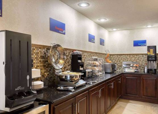 Days Inn by Wyndham Columbia Kentucky 1