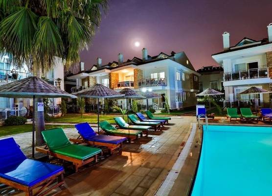 Golden Life Blue Green Residence 1