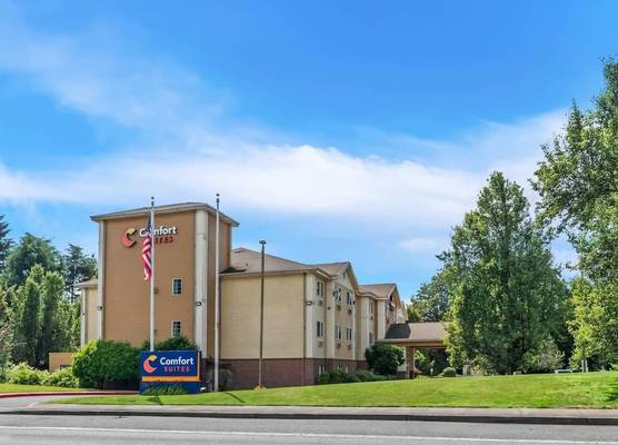 Comfort Suites Clackamas 1