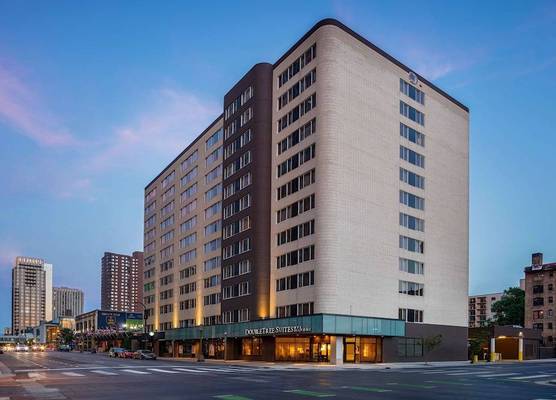 DoubleTree Suites by Hilton Minneapolis 1