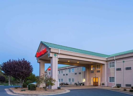 Ramada by Wyndham Strasburg - Shenandoah Valley 1