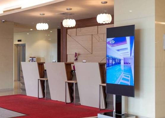 Ramada Plaza by Wyndham Craiova 1