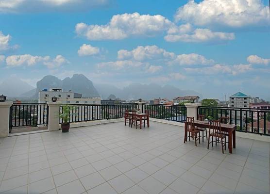 Sisombat Plaza Hotel 1
