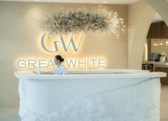 GREAT WHITE HOTEL 1