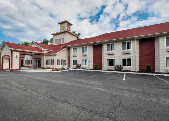 Red Roof Inn Clifton Park 1
