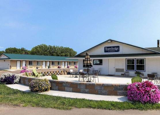 Travelodge by Wyndham Spirit Lake/Okoboji 1